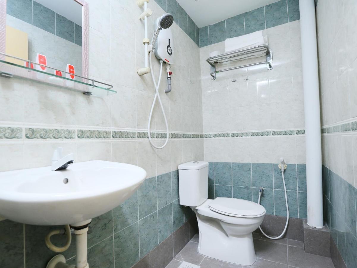 Oyo 89672 Eg Hotel Jj Johor Bahru Bagian luar foto